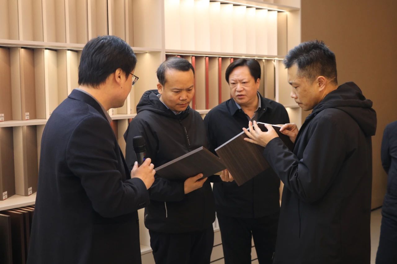 “高铁建设者看滨州”参观团莅临泰义科技考察调研裕阳爱家高端全铝家居